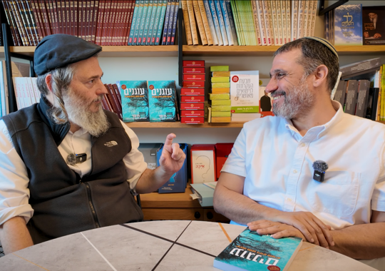 רן ובר ומשה שרון מדברים על הספר החדש של רן "עוגנים" וברקע ספרים